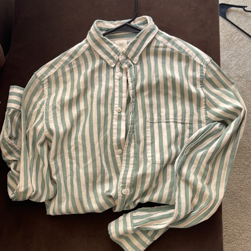 STRIPED GREEN BUTTONUP